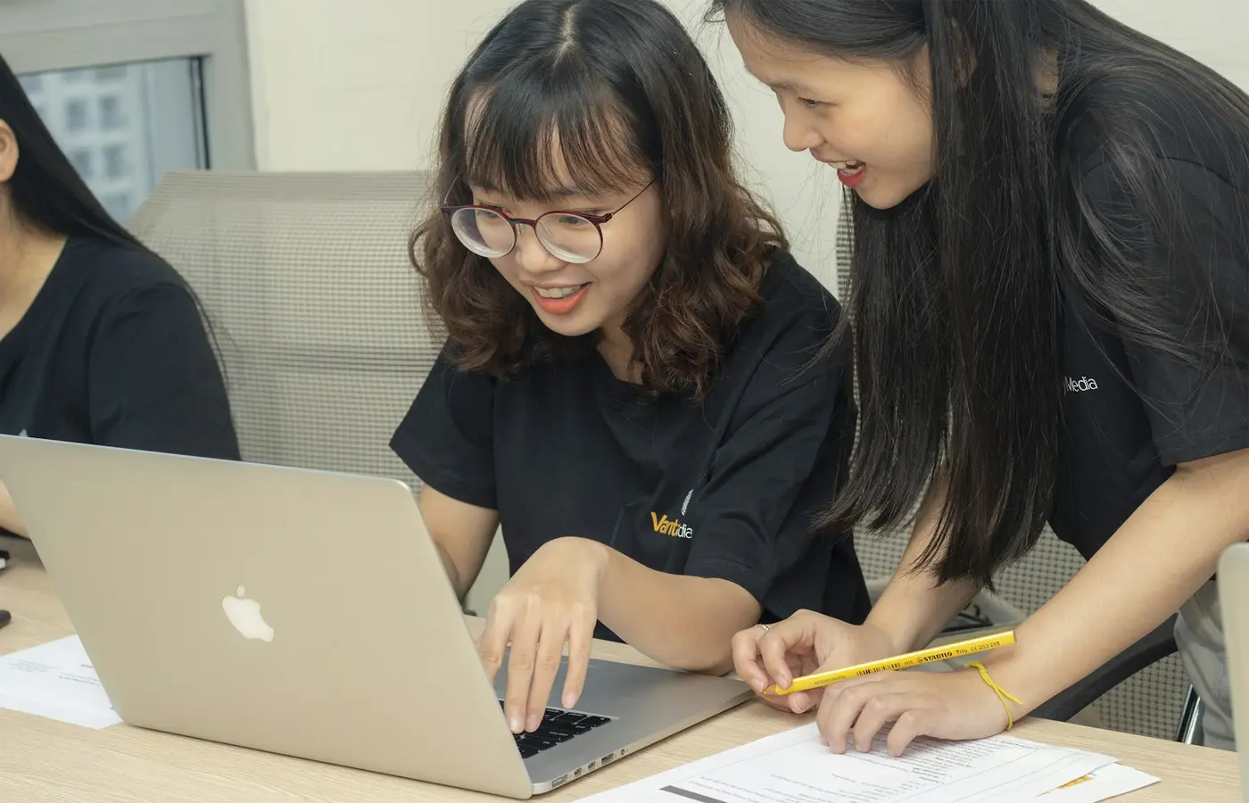 Student comparing laptop specifications