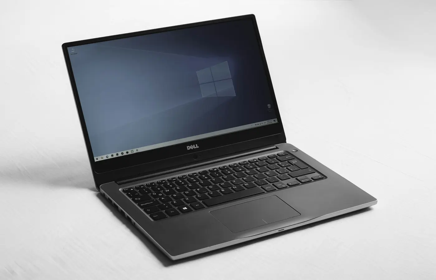 Laptop displaying a Linux boot screen